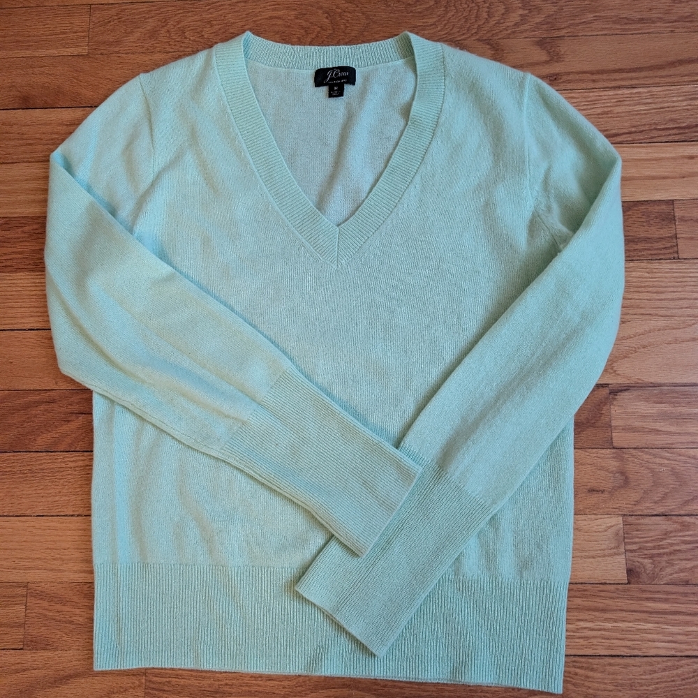 V-Neck Mint Green Cashmere Sweater